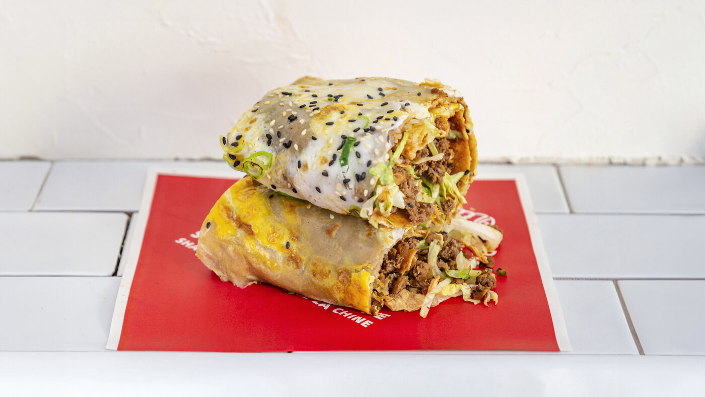 Jianbing traditionnel de Madame Guan — crêpe chinoise garnie préparée à la minute à Paris Châtelet
