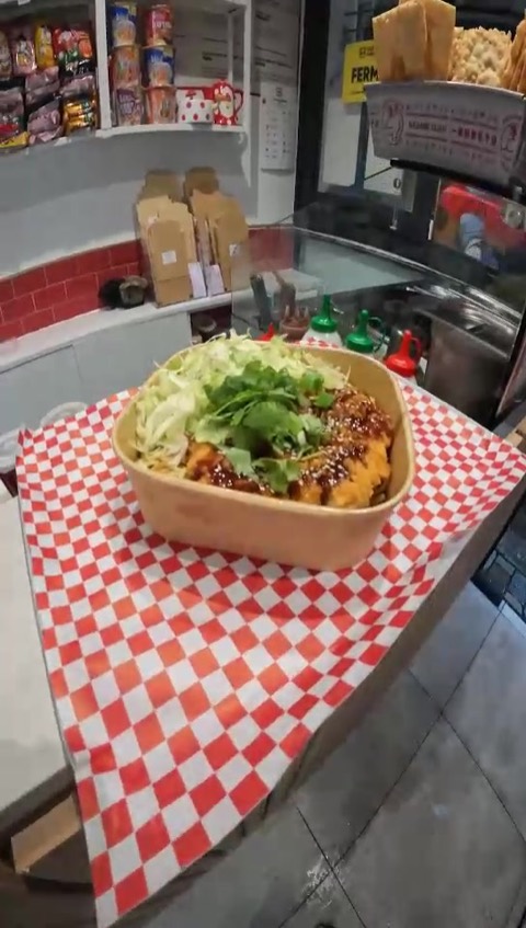 Madame Guan fête le 11 novembre avec ses crêpes chinoises jianbing — vidéo TikTok officielle